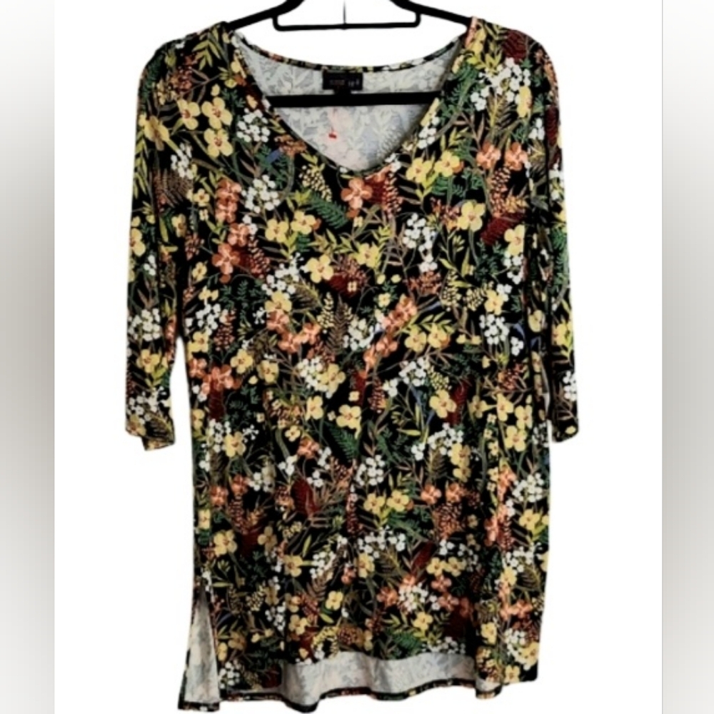 J. Jill Top, Size S, Floral Print On Black Background, 3/4 Sleeve, Tunic Length